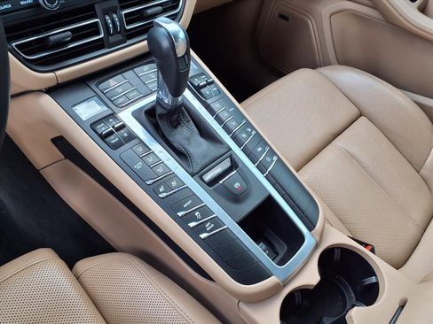Used 2020 Porsche Macan image 26