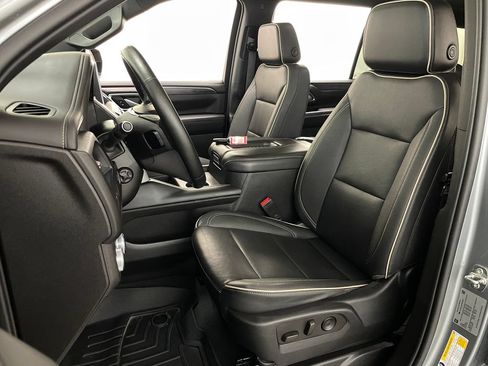 Certified 2023 GMC Yukon XL SLT w/ SLT Premium Package AWD/4WD image 33