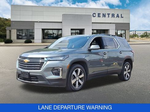 Used 2022 Chevrolet Traverse LT w/ LT Premium Package image 3