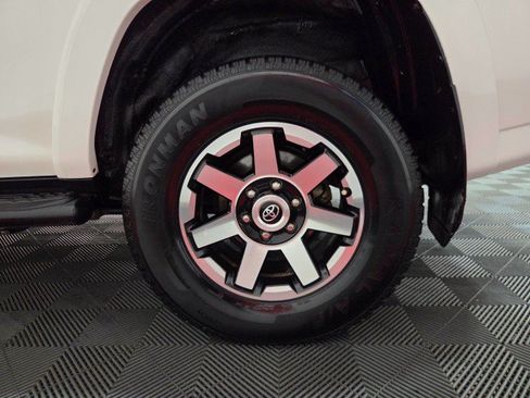 Used 2017 Toyota 4Runner TRD Off-Road Premium AWD/4WD image 81