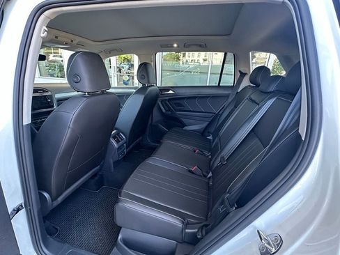Used 2023 Volkswagen Tiguan SE w/ Panoramic Sunroof Package AWD/4WD image 8