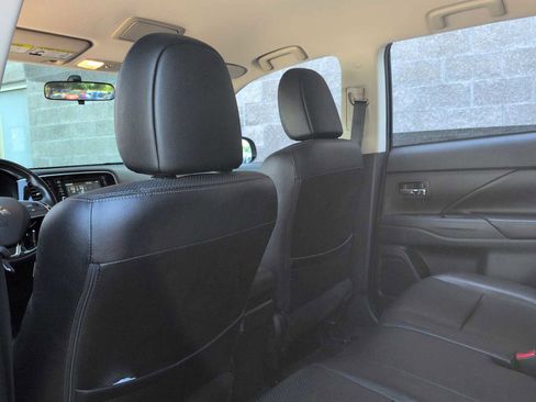 Used 2016 Mitsubishi Outlander SEL AWD/4WD image 18