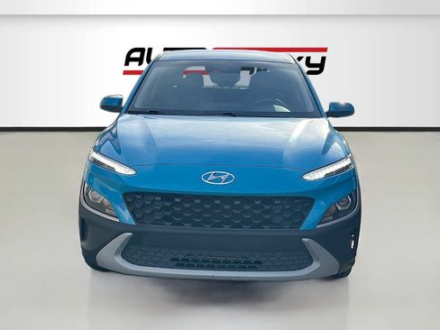 Used 2022 Hyundai Kona SE FWD image 2