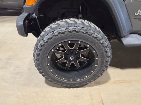 Used 2019 Jeep Wrangler Unlimited Sport S AWD/4WD image 3