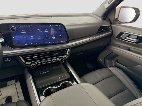 Used 2025 Chevrolet Suburban RST w/ RST Capability Package AWD/4WD image 27