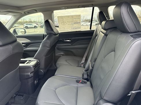 New 2026 Toyota Grand Highlander Limited image 24