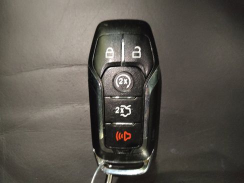 Used 2017 Lincoln MKX Select w/ Select Plus Package FWD image 32
