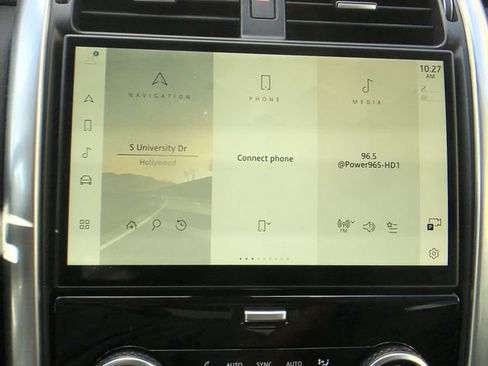 Used 2024 Land Rover Discovery S image 8