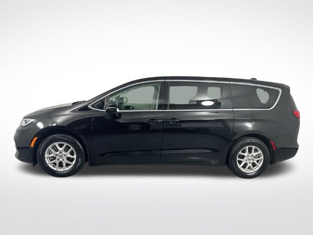 Used 2024 Chrysler Pacifica Touring-L FWD image 29