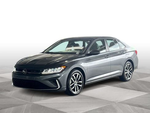 Used 2025 Volkswagen Jetta SE FWD image 4