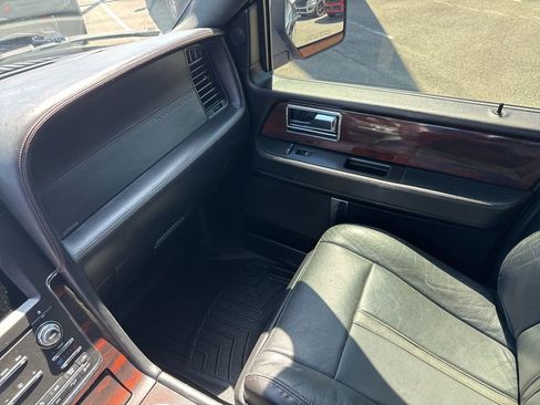Used 2017 Lincoln Navigator L Reserve image 40