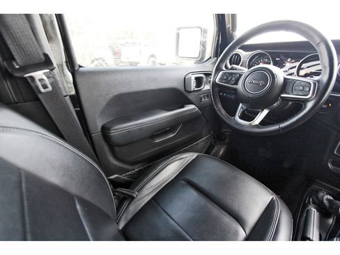 Used 2023 Jeep Wrangler Unlimited Sahara w/ Cold Weather Group AWD/4WD image 6