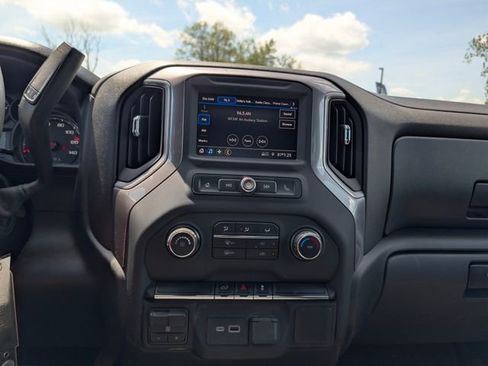 Used 2021 Chevrolet Silverado 1500 Custom AWD/4WD image 16