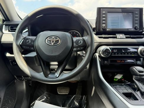 Used 2021 Toyota RAV4 XLE AWD/4WD image 24