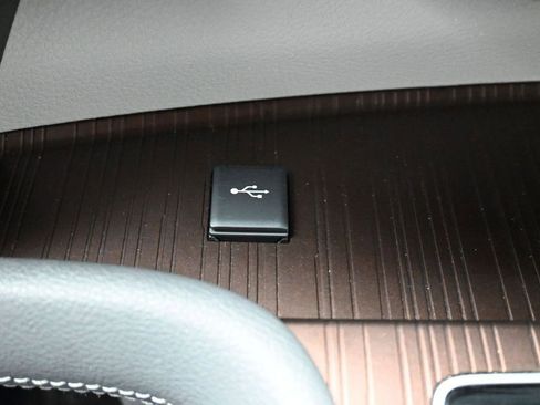Certified 2021 Toyota Sienna XLE FWD image 23