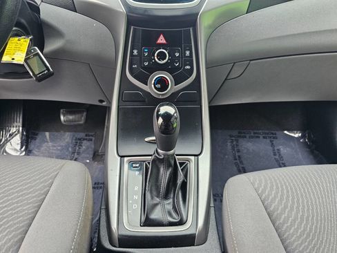 Used 2015 Hyundai Elantra SE w/ Option Group 02 image 28