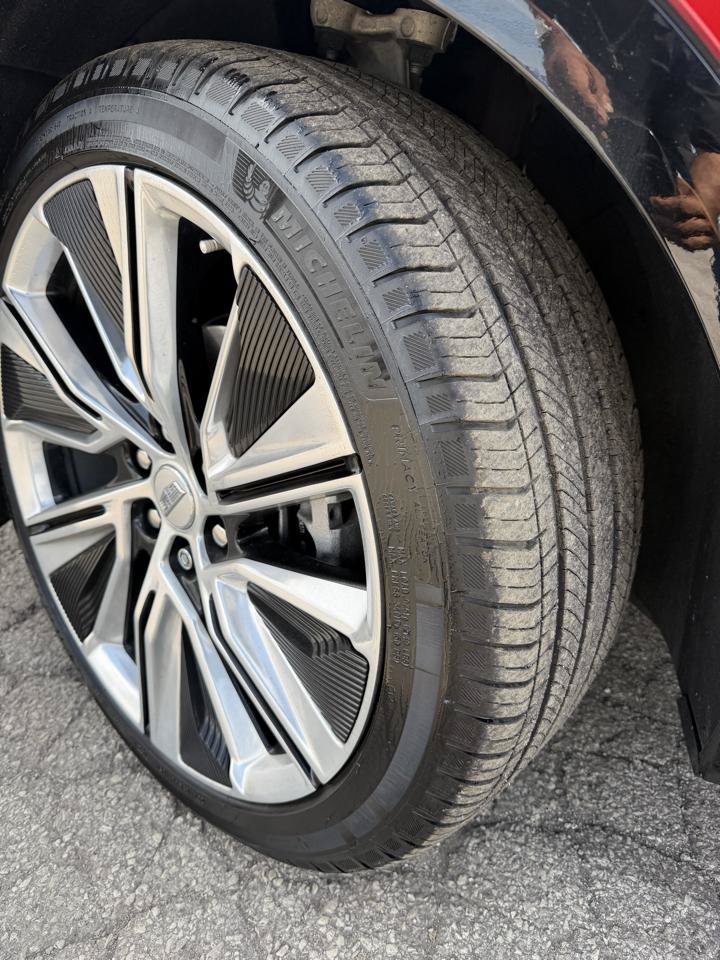 Used 2024 Cadillac Lyriq Luxury w/ LPO, Floor Liner Package AWD/4WD image 4