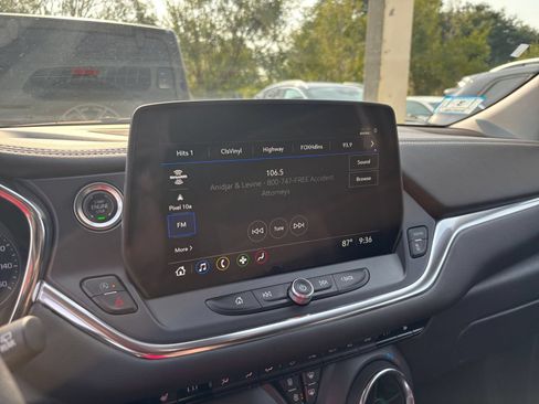 Used 2025 Chevrolet Blazer LT FWD image 20