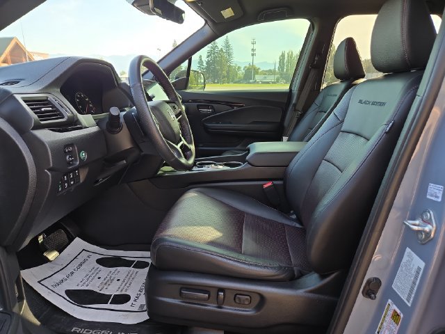 Used 2025 Honda Ridgeline Black Edition image 3