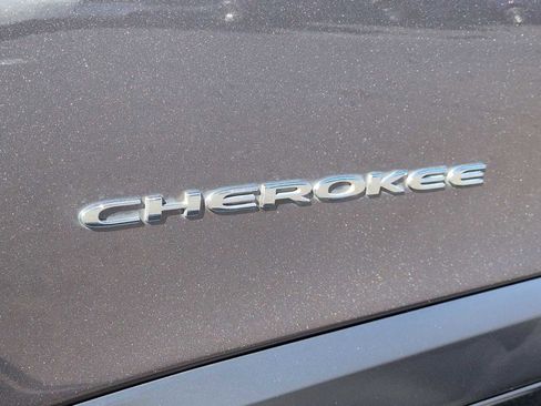 Used 2022 Jeep Cherokee Latitude Lux w/ Sun & Sound Group image 13