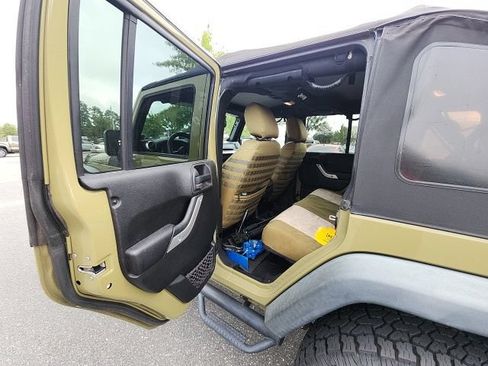 Used 2013 Jeep Wrangler Unlimited Rubicon AWD/4WD image 18