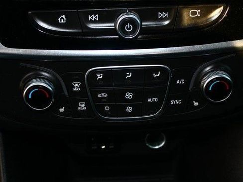 Used 2022 Chevrolet Traverse LT image 15