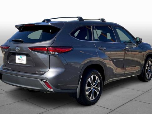 Certified 2023 Toyota Highlander XLE image 11