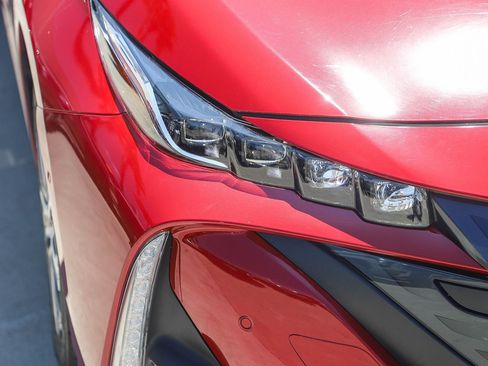Certified 2022 Toyota Prius Prime Limited FWD image 4