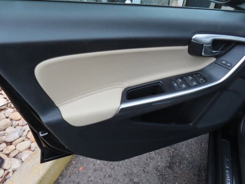 Used 2018 Volvo S60 T5 Dynamic w/ Vision Package image 10