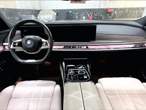 Used 2024 BMW i7 xDrive60 w/ Executive Package AWD/4WD image 17
