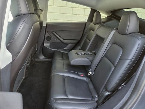 Used 2020 Tesla Model Y Long Range image 34