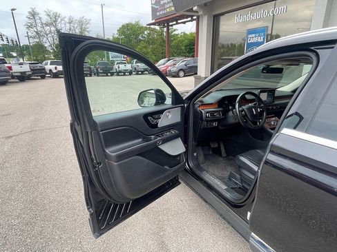 Used 2020 Lincoln Aviator Reserve w/ Equipment Group 201A image 8