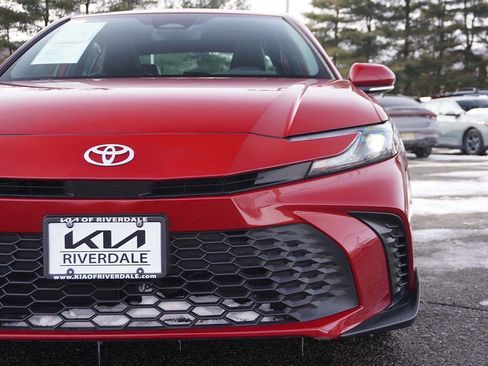 Used 2025 Toyota Camry SE w/ Multimedia Upgrade Package image 14