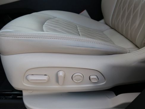 Certified 2022 Buick Enclave Avenir w/ Avenir Technology Package image 11