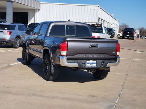 Used 2017 Toyota Tacoma SR5 w/ Tow Package image 5