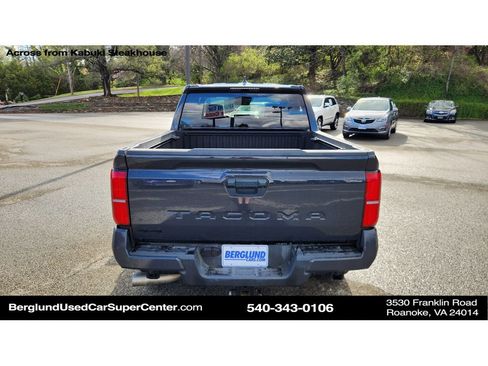 Used 2024 Toyota Tacoma TRD Sport image 5