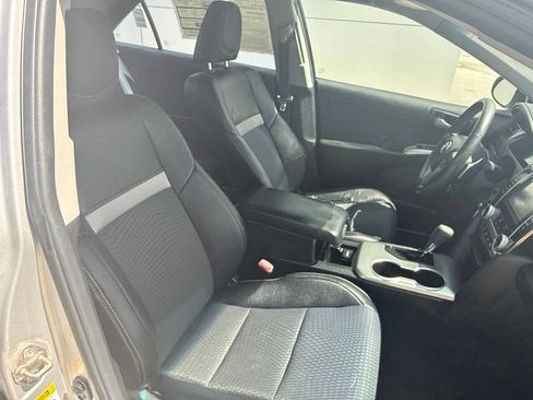 Used 2014 Toyota Camry SE FWD image 29
