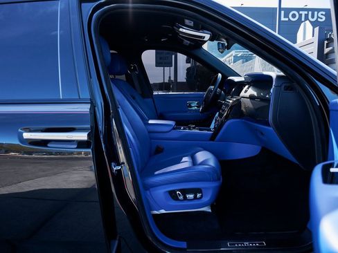 Used 2021 Rolls-Royce Cullinan Black Badge image 26