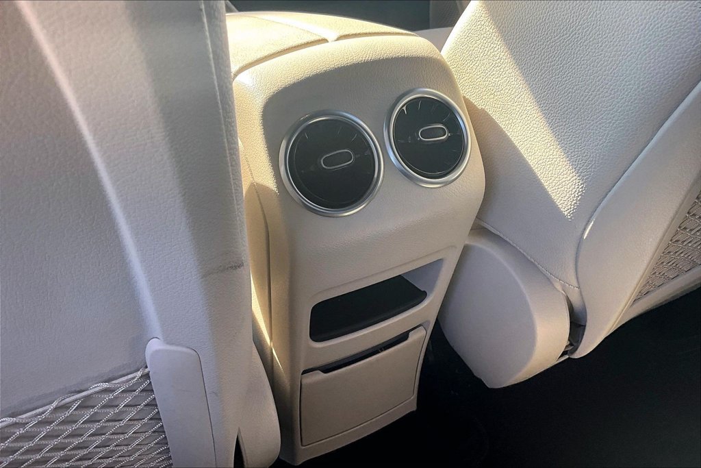 Used 2025 Mercedes-Benz GLA 250 image 28