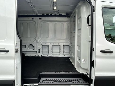 Used 2020 Ford Transit 250 Medium Roof RWD image 19