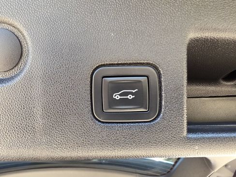 Used 2018 Chevrolet Equinox LT w/ Sun & Infotainment Package AWD/4WD image 19
