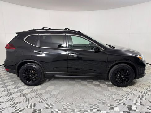 Used 2018 Nissan Rogue SV image 4