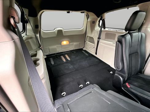 Used 2016 Dodge Grand Caravan SXT FWD image 35