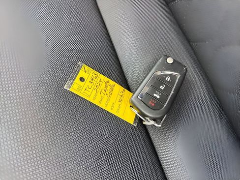 Used 2024 Toyota Corolla LE image 31