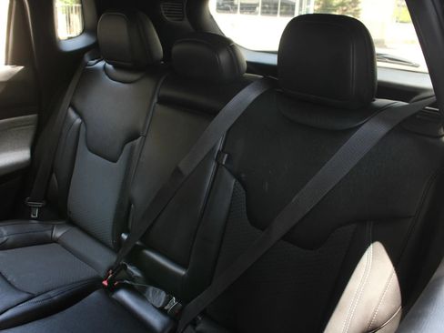 Used 2024 Jeep Compass Latitude AWD/4WD image 18
