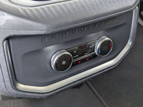 Used 2025 Ford Expedition Platinum AWD/4WD image 25