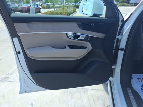 New 2026 Volvo XC90 T8 Plus w/ Protection Package Premier AWD/4WD image 13