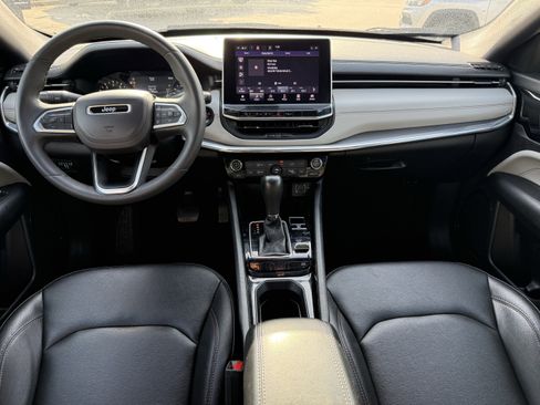 Used 2024 Jeep Compass Limited image 13