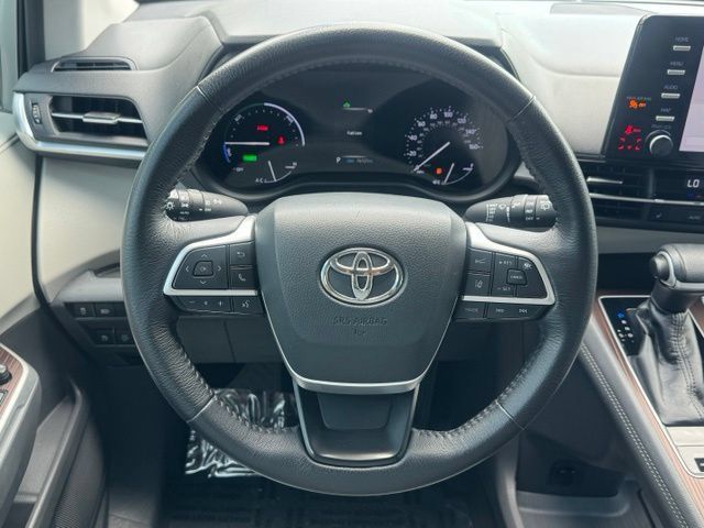Used 2021 Toyota Sienna XLE FWD image 22