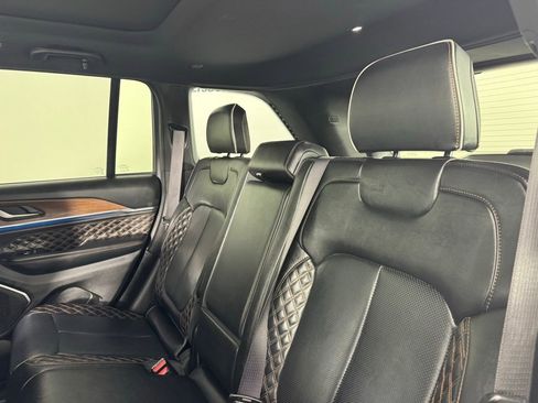 Used 2025 Jeep Grand Cherokee Summit image 30